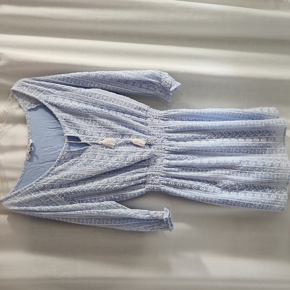 Cupcakes and Cashmere Blue/White Floral Smocked Claire Kentucky Dress M